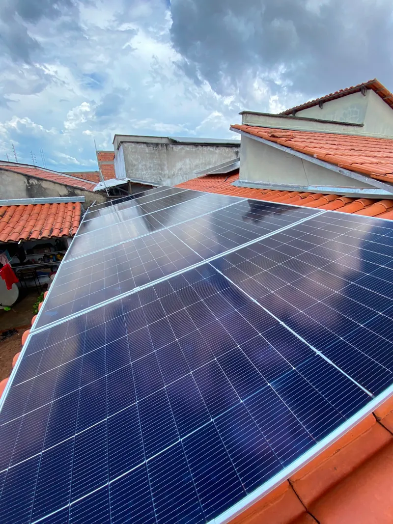 Instalação de sistema de energia solar fotovoltaica