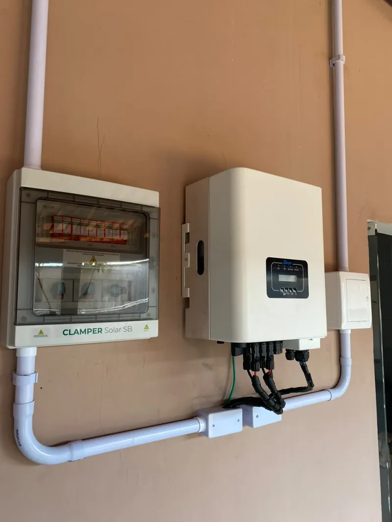 Inversor solar e string box CLAMPER instalados